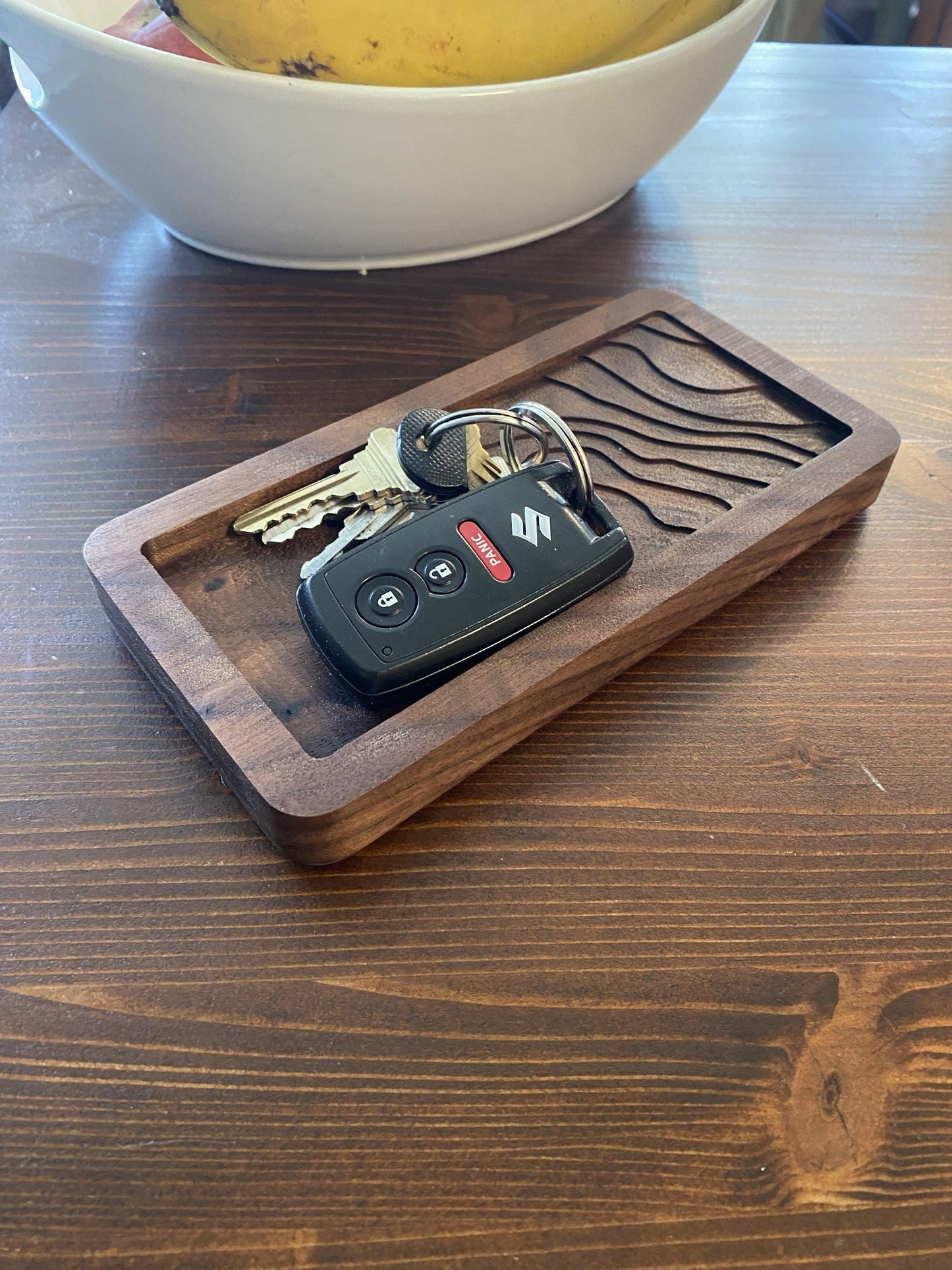 Rectangular catch tray with topographic details